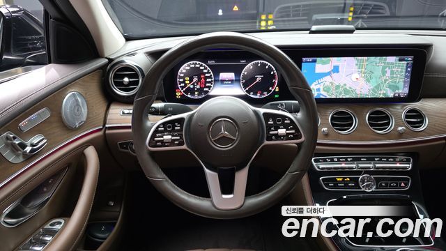 Mercedes-Benz E-Class E300 4MATIC Exclusive