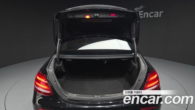Mercedes-Benz E-Class E300 4MATIC Exclusive