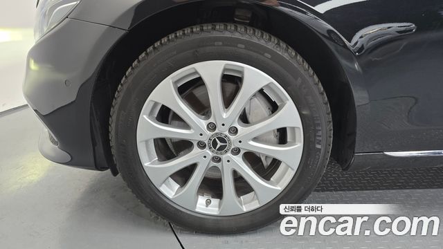 Mercedes-Benz E-Class E300 4MATIC Exclusive