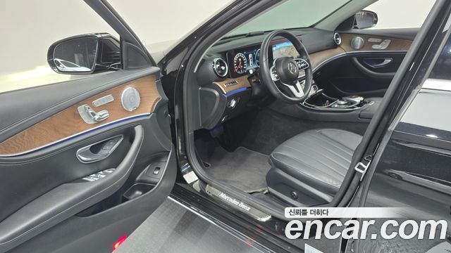 Mercedes-Benz E-Class E300 4MATIC Exclusive