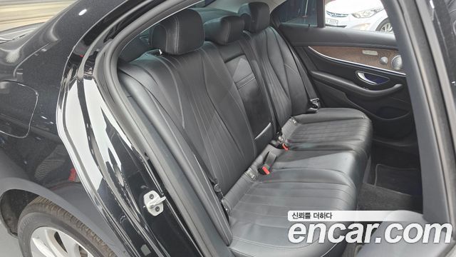 Mercedes-Benz E-Class E300 4MATIC Exclusive