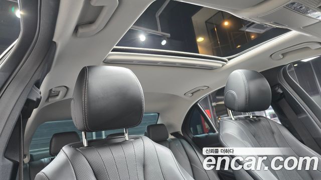 Mercedes-Benz E-Class E300 4MATIC Exclusive