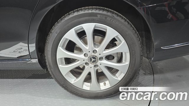 Mercedes-Benz E-Class E300 4MATIC Exclusive