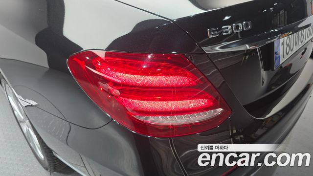 Mercedes-Benz E-Class E300 4MATIC Exclusive