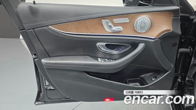 Mercedes-Benz E-Class E300 4MATIC Exclusive