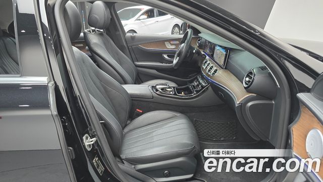 Mercedes-Benz E-Class E300 4MATIC Exclusive