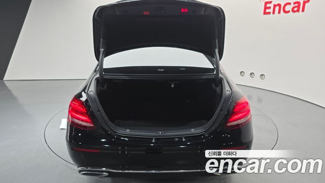 Mercedes-Benz E-Class E300 4MATIC Exclusive