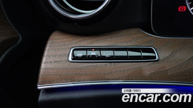Mercedes-Benz E-Class E300 4MATIC Exclusive