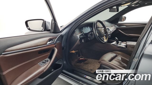 BMW 5-Series 530i xDrive M Sport Package Plus