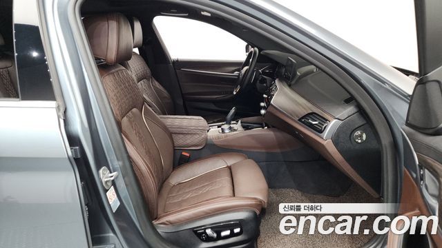 BMW 5-Series 530i xDrive M Sport Package Plus