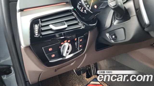 BMW 5-Series 530i xDrive M Sport Package Plus