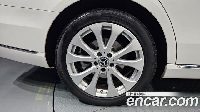 Mercedes-Benz E-Class E220d Exclusive
