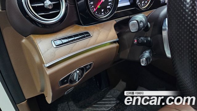 Mercedes-Benz E-Class E220d Exclusive