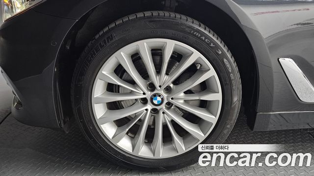 BMW 5-Series 520d xDrive Luxury Plus