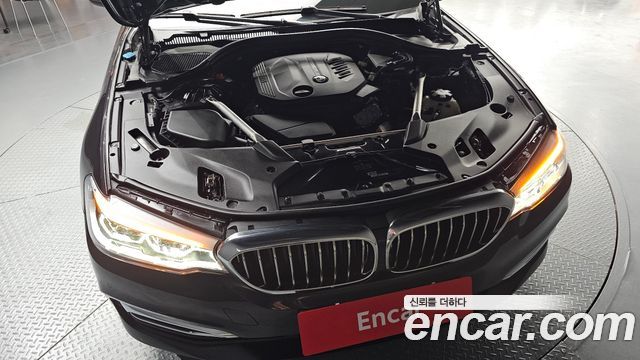 BMW 5-Series 520d xDrive Luxury Plus