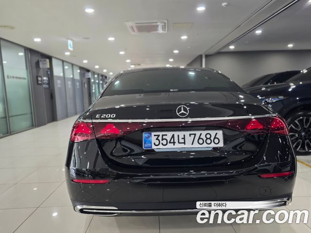 Mercedes-Benz E-Class E200 Avantgarde