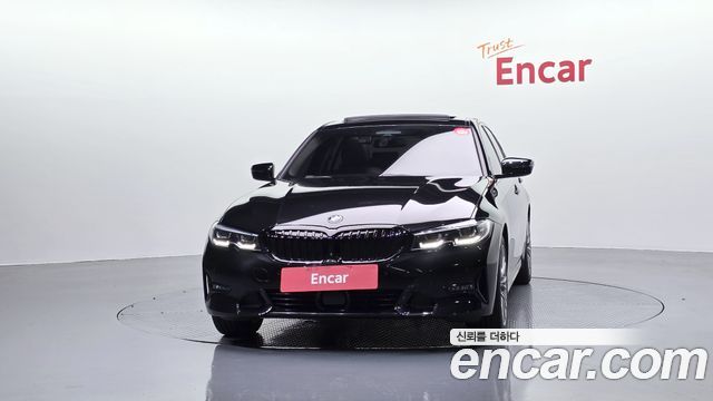 BMW 3-Series 320i Luxury