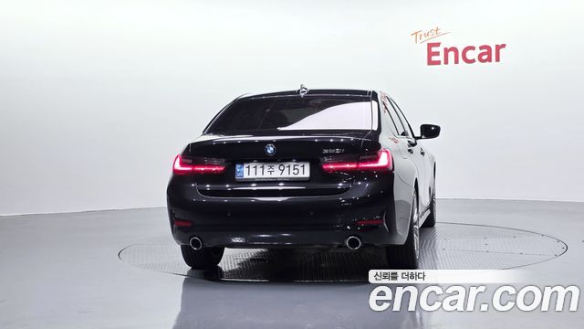 BMW 3-Series 320i Luxury