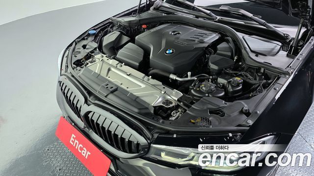 BMW 3-Series 320i Luxury