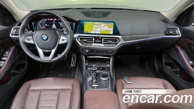 BMW 3-Series 320i Luxury