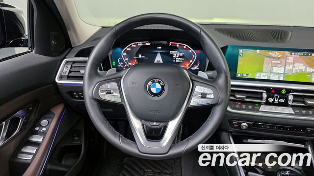 BMW 3-Series 320i Luxury