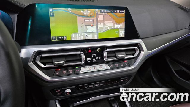 BMW 3-Series 320i Luxury