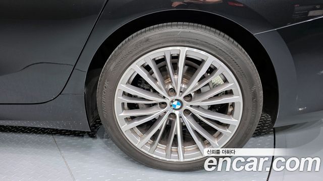 BMW 3-Series 320i Luxury