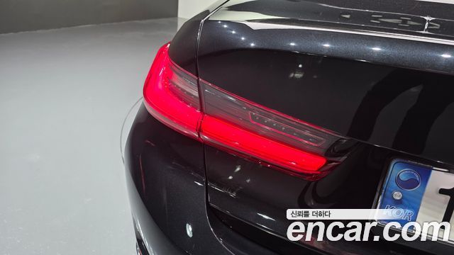 BMW 3-Series 320i Luxury