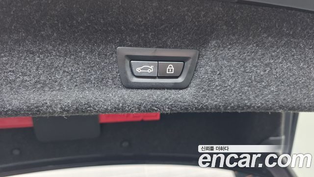 BMW 3-Series 320i Luxury
