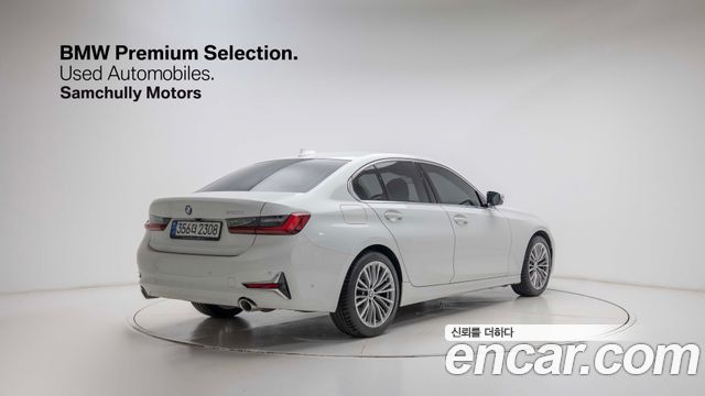 BMW 3-Series 320i Luxury