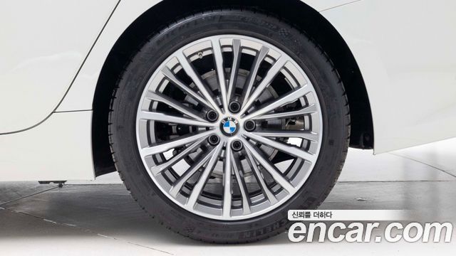BMW 3-Series 320i Luxury