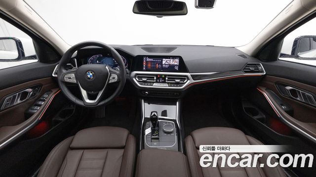 BMW 3-Series 320i Luxury