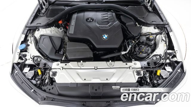 BMW 3-Series 320i Luxury