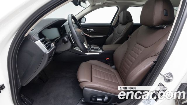 BMW 3-Series 320i Luxury