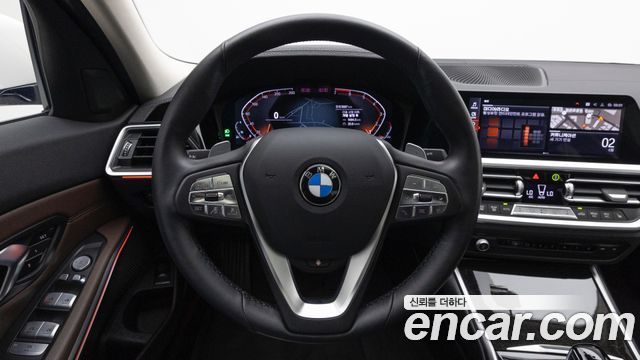 BMW 3-Series 320i Luxury