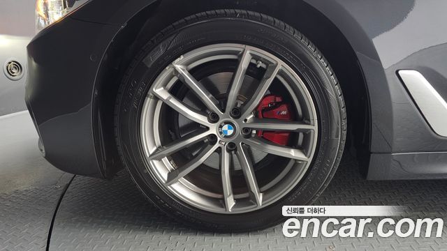 BMW 5-Series 520d xDrive M Sport Package Plus
