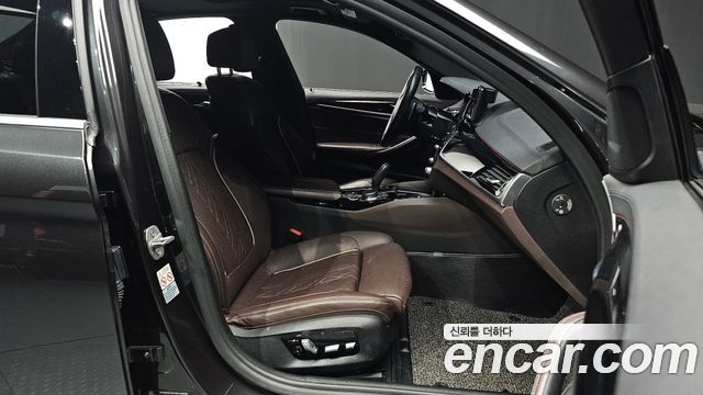 BMW 5-Series 520d xDrive M Sport Package Plus