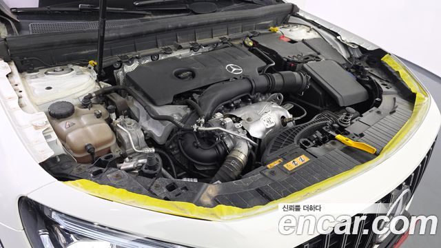 Mercedes-Benz GLB-Class GLB220