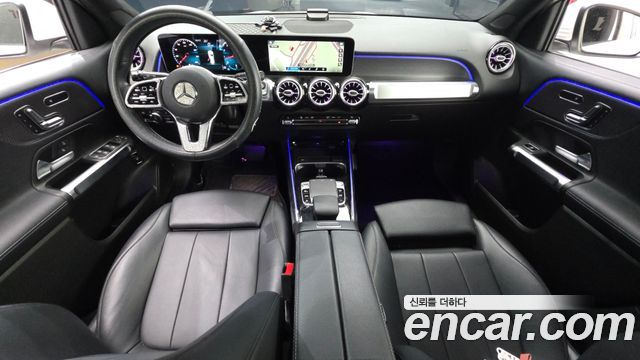 Mercedes-Benz GLB-Class GLB220