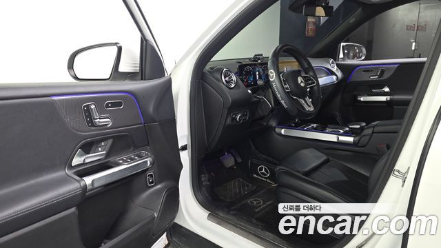 Mercedes-Benz GLB-Class GLB220