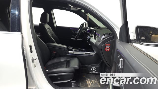 Mercedes-Benz GLB-Class GLB220