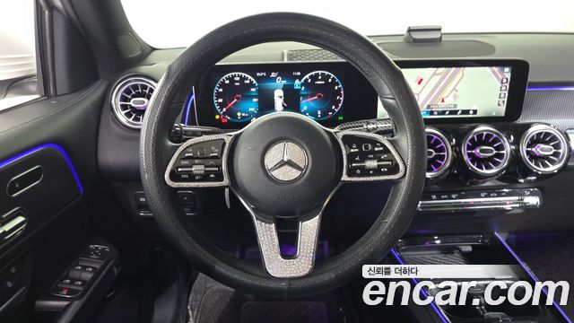 Mercedes-Benz GLB-Class GLB220