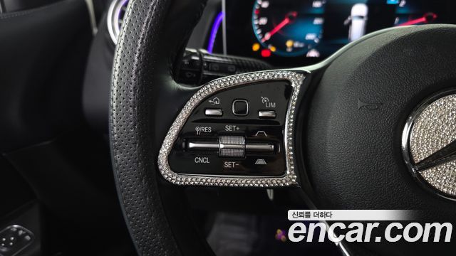 Mercedes-Benz GLB-Class GLB220