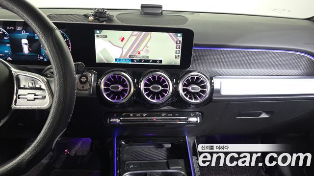 Mercedes-Benz GLB-Class GLB220