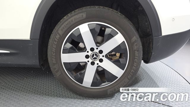 Mercedes-Benz GLB-Class GLB220