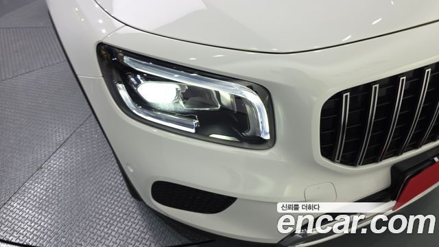 Mercedes-Benz GLB-Class GLB220