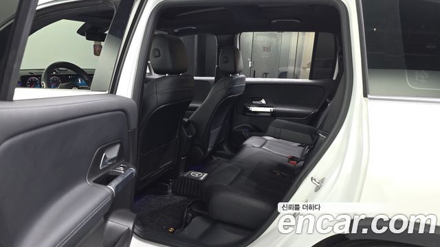 Mercedes-Benz GLB-Class GLB220