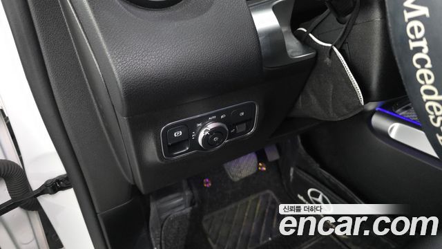 Mercedes-Benz GLB-Class GLB220