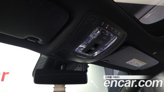 Mercedes-Benz GLB-Class GLB220
