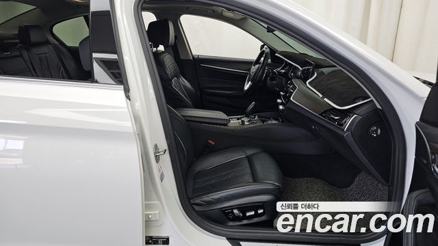 BMW 5-Series 520d xDrive Luxury Plus